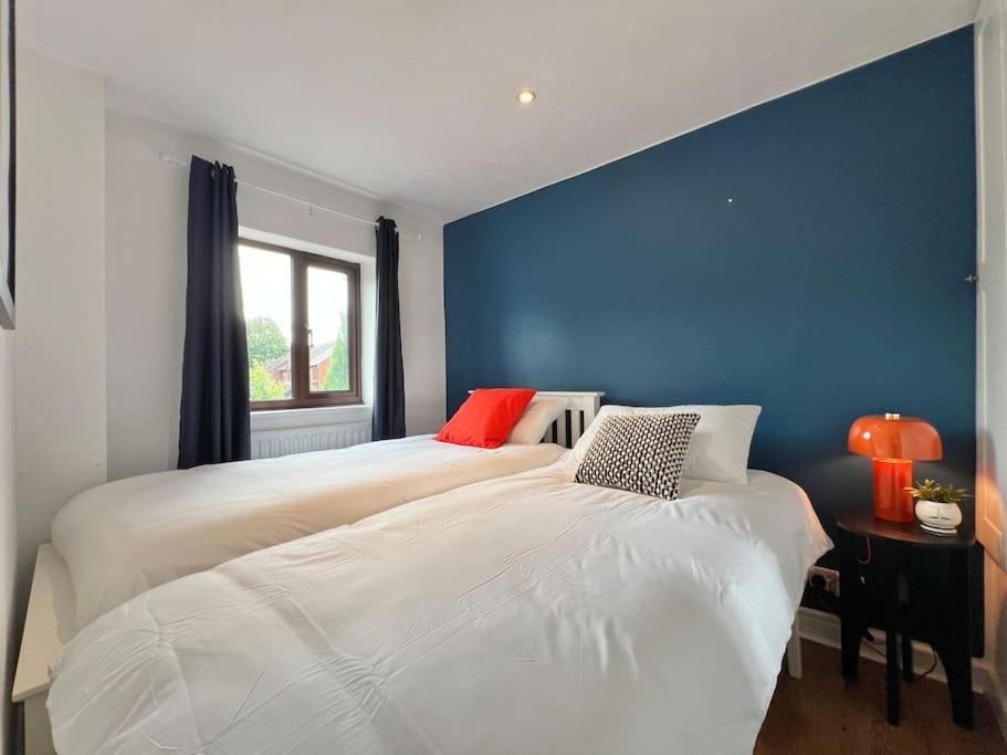 Vakantiehuis Perfect Very And Peaceful With Free Parking & Private Garden - *