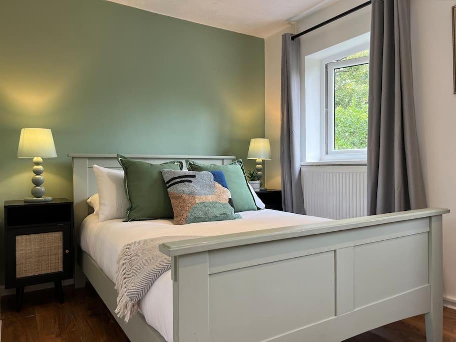 Perfect Very And Peaceful With Free Parking & Private Garden - Vakantiehuis