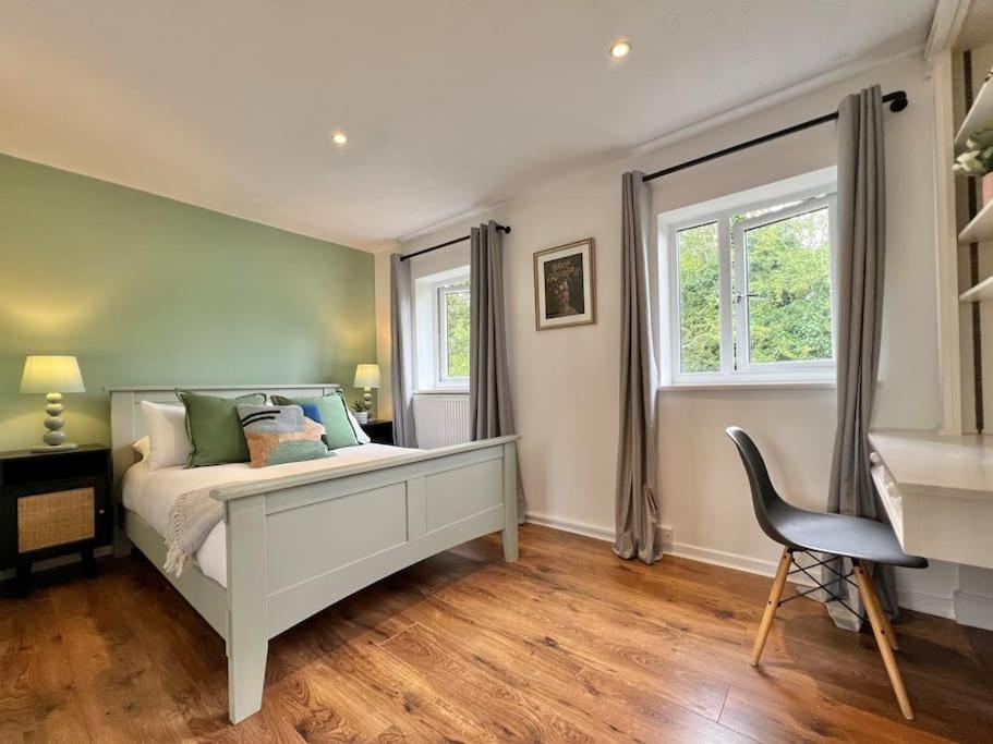 Vakantiehuis Perfect Very And Peaceful With Free Parking & Private Garden - *