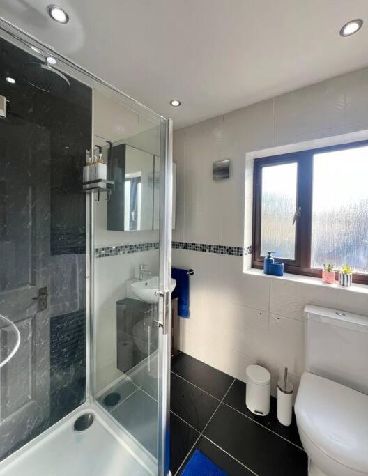 Vakantiehuis Perfect Very And Peaceful With Free Parking & Private Garden -