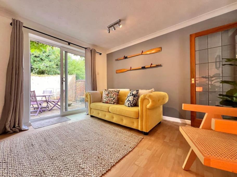 Vakantiehuis Perfect Very And Peaceful With Free Parking & Private Garden - *